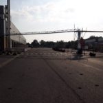 Kabelbrücke Brücke Versorgungsleitung Sommer Kaufland Sondergerüst Oberleistung Strom Wasser