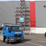 LKW Blau Halle Lagerhalle Kaufland Großlager