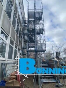 Gerüstbau Bönninger Referenzprojekt Fluchttreppe als Rettungsweg