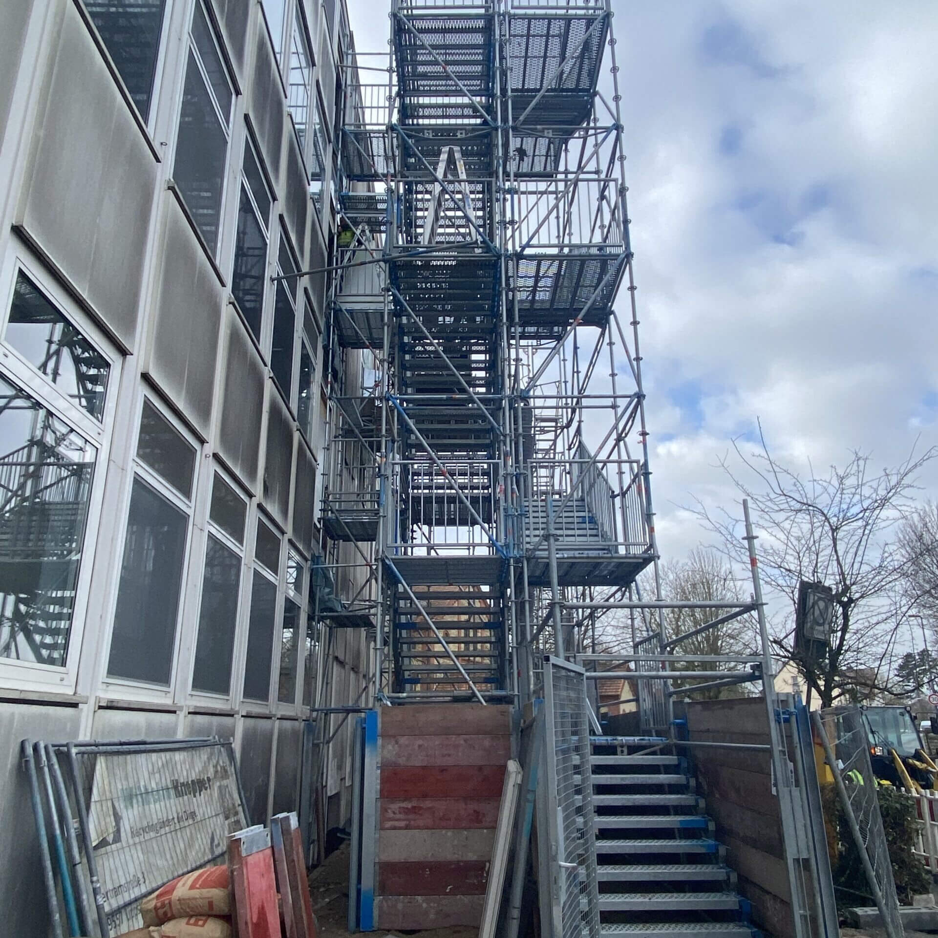 Gerüstbau Bönninger Referenzprojekt Fluchttreppe als Rettungsweg