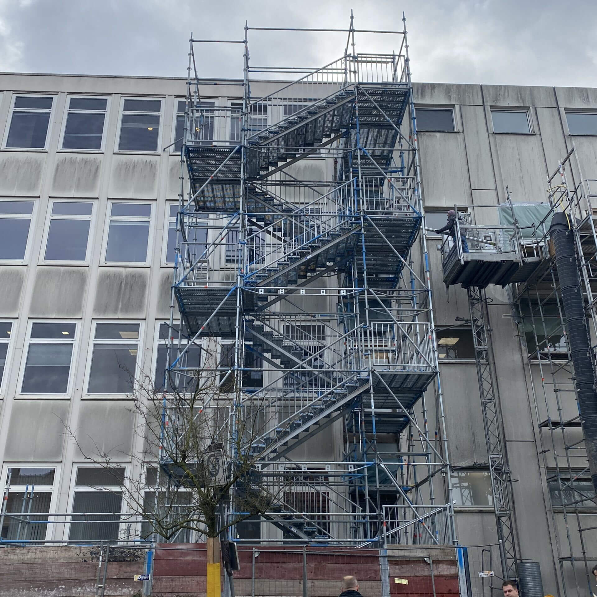 Gerüstbau Bönninger Referenzprojekt Fluchttreppe als Rettungsweg