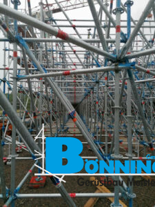 Gerüstbau Bönninger Referenzprojekt Traggerüst inkl. Fassadengerüst für Fassadenarbeiten
