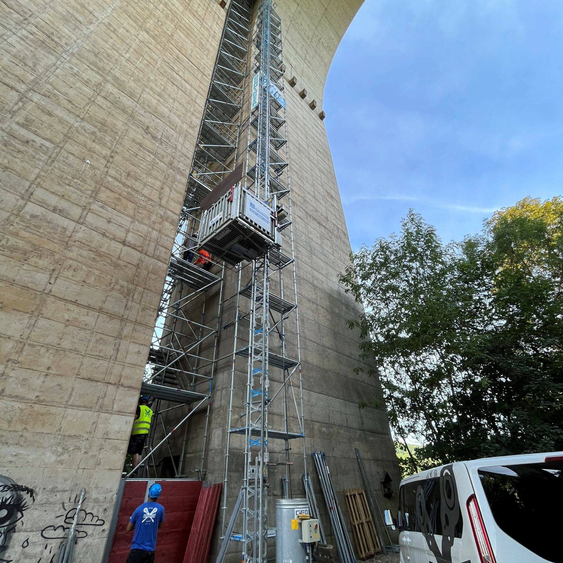 Gerüstbau Bönninger Referenzprojekt Modulbautreppe inkl. Montagebock