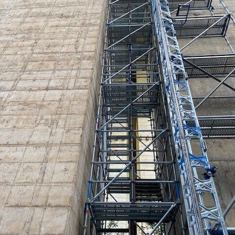 Gerüstbau Bönninger Referenzprojekt Modulbautreppe inkl. Montagebock