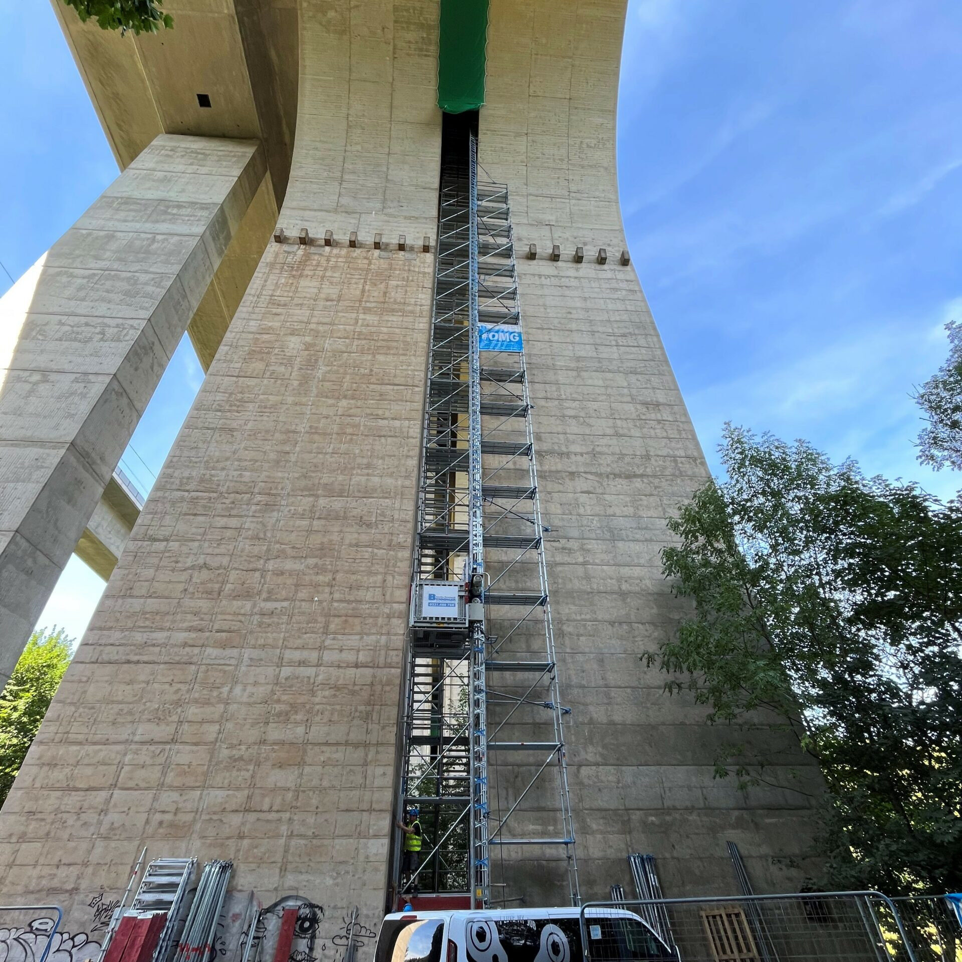 Gerüstbau Bönninger Referenzprojekt Modulbautreppe inkl. Montagebock
