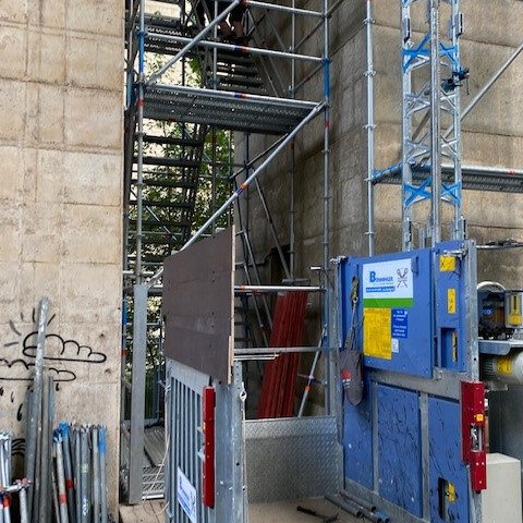 Gerüstbau Bönninger Referenzprojekt Modulbautreppe inkl. Montagebock