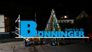 Gerüstbau Bönninger Weihnachtsbaum inkl. Krippe aus Gerüstmaterial sowie Kerze aus Kabeltrommeln