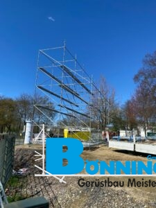Gerüstbau Bönninger Referenzprojekt Sonderkonstruktion Werbegerüst