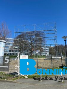 Gerüstbau Bönninger Referenzprojekt Sonderkonstruktion Werbegerüst