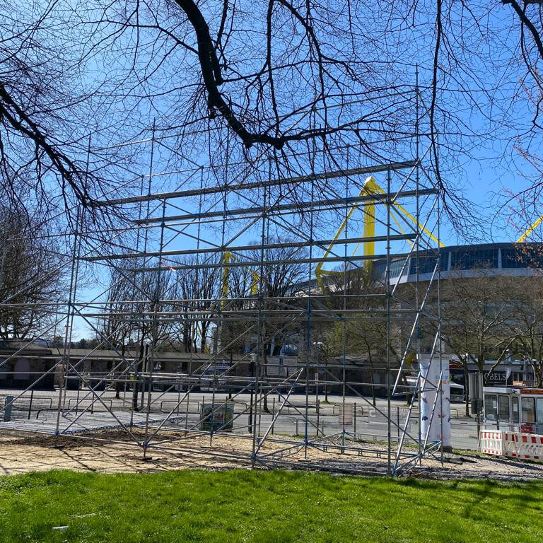 Gerüstbau Bönninger Referenzprojekt Sonderkonstruktion Werbegerüst