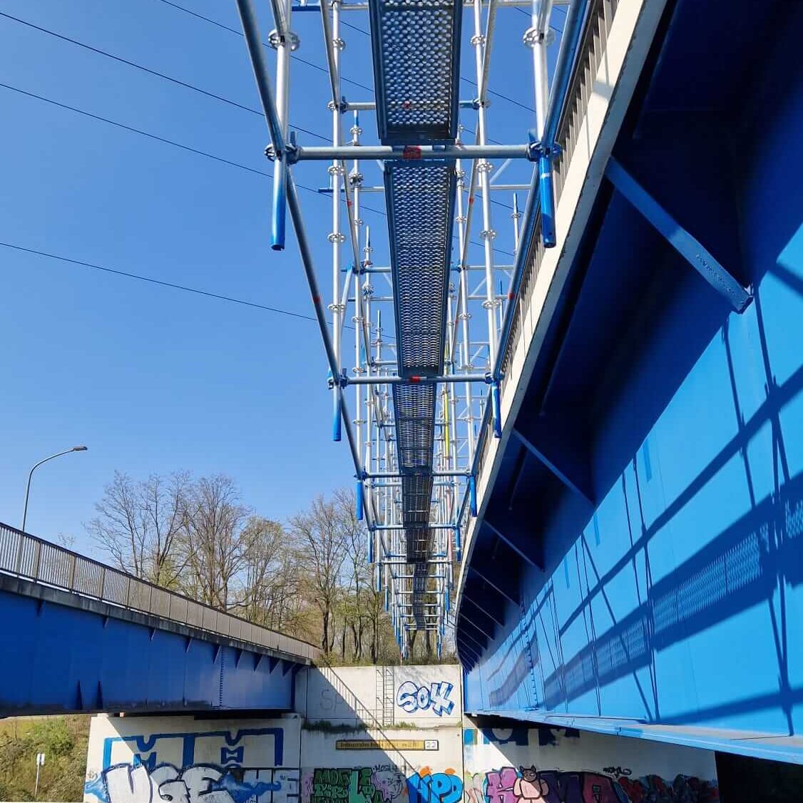 Gerüstbau Bönninger: Sonderkonstruktion Brückenrüstung Dortmund (Hängegerüst Rhein-Herne-Kanal)