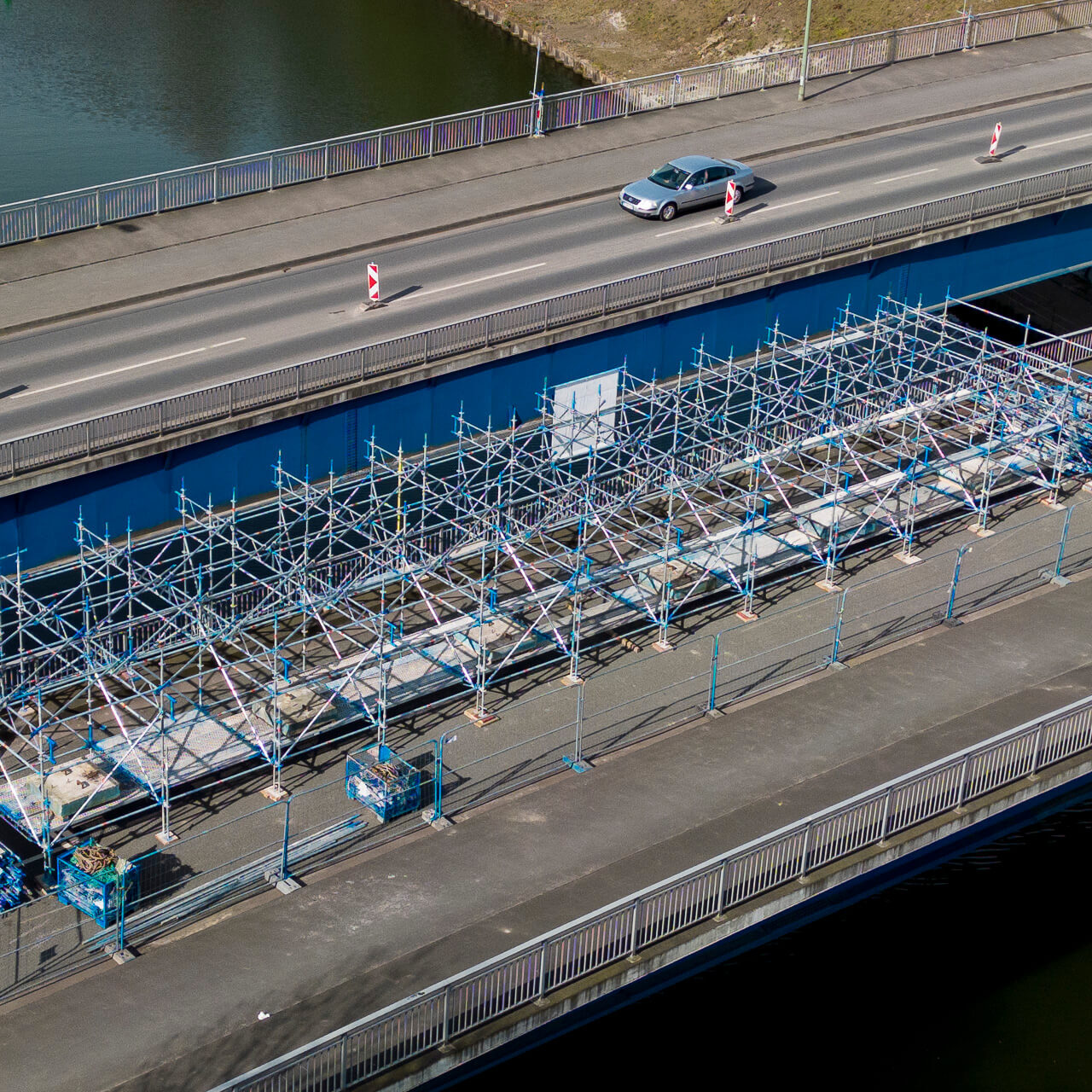 Gerüstbau Bönninger: Sonderkonstruktion Brückenrüstung Dortmund (Hängegerüst Rhein-Herne-Kanal)