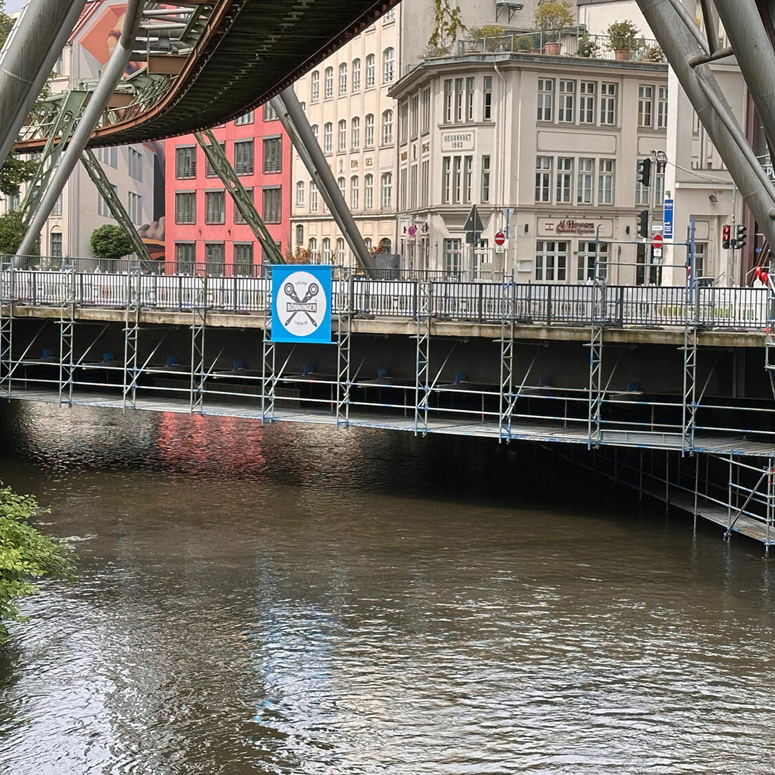 Referenz Hängegerüste Bönninger Gerüstbau (Bembergbrücke Wuppertal)