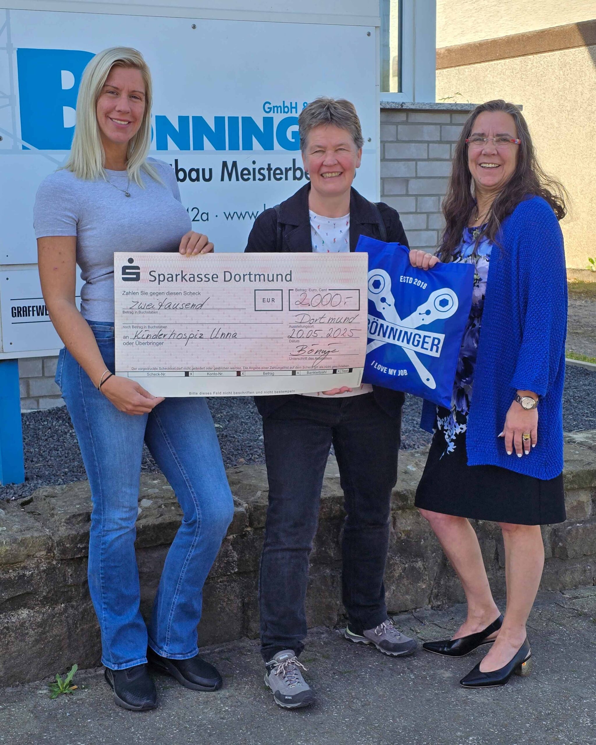 Spendenübergabe Gerüstbau Bönninger an Kinderhospiz Unna (Kronkorken sammeln)
